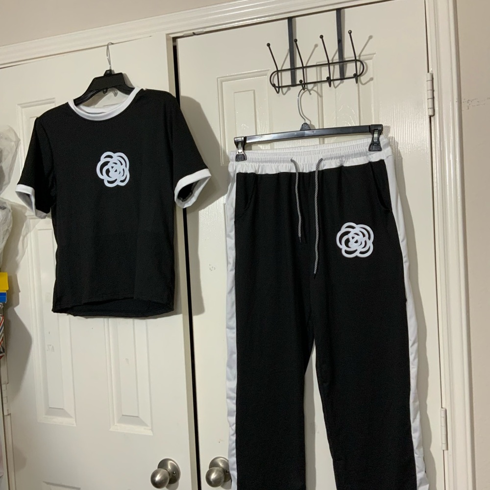 NWOT Black & White two-piece casual sports suit /white rose logo top and pants